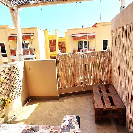 Semesterbostad Cheap Studio, Wifi Free Adeje House
